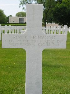 Back of headstone — Roy Eugene Richmond